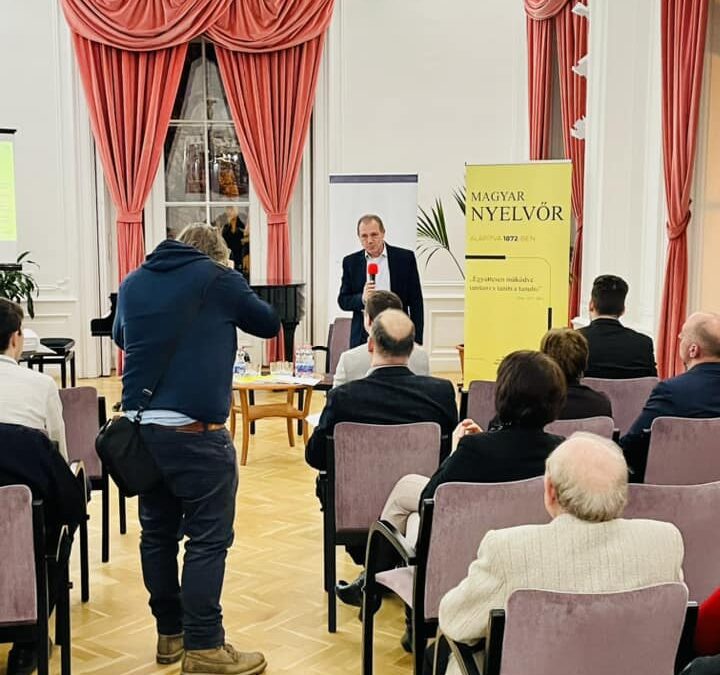 150 év 1-ben. A PKÜ Kazinczy Műhely és a Magyar Nyelvőr bemutatkozása az Ötpacsirta szalonban